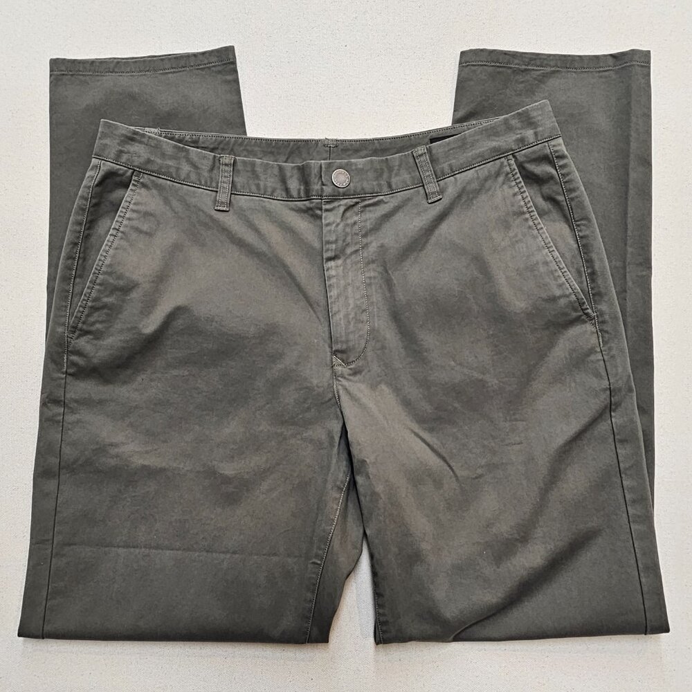 NWOT Bonobos Athletic Chinos 34 / 32